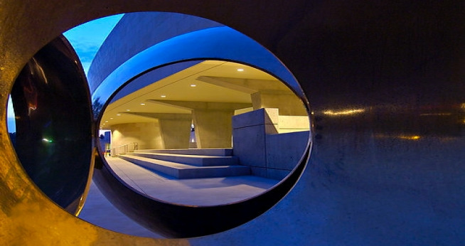 Sculpture in front of Katzen